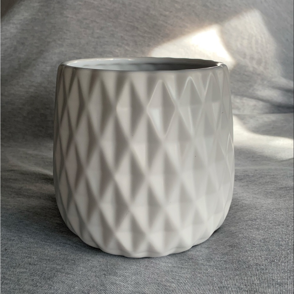 Teleflora's Mid Modern Geometric Planter